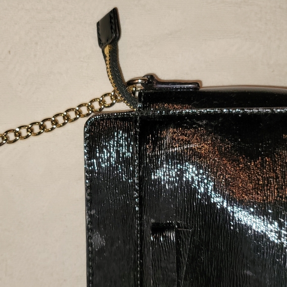Kate Spade bag crossbody black patent leather gold trim and chain - Picture 3 of 9